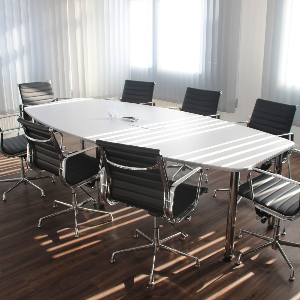 Comment bien choisir sa table de réunion ?